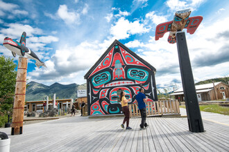 Intrepid Travel partners with the Indigenous Tourism Association of Canada (CNW Group/Intrepid Travel)
